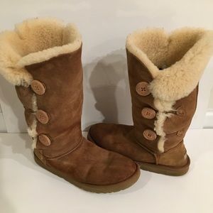 UGG Bailey Button Boots sz 9